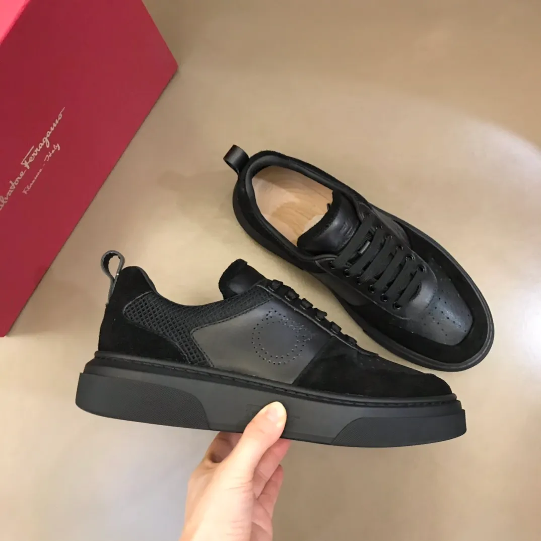 p420 "Salvatore Ferraga**" men's low-cut fashion sneakers. This casual shoe has a novel structure and is made of soft calfskin. The contrasting color elements on the upper highlight the bold and avant-garde atmosphere. The first-layer cowhide lining is high-end and comfortable. Energetic and fresh, these shoes can be worn with casual looks or add a touch of street style to elegant trousers.  Size: 38-44